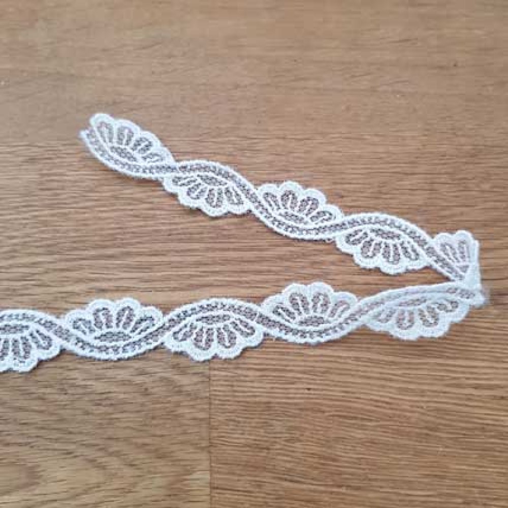 Dentelle Blanc Vague Fleur 16 mm N&deg;01