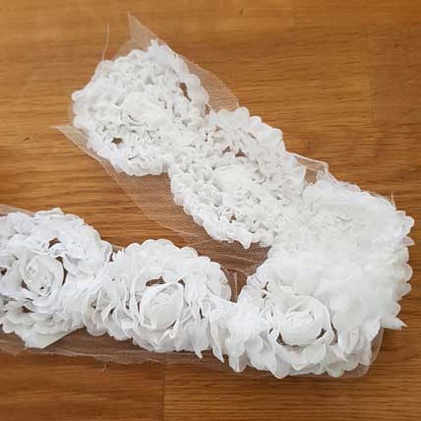 Dentelle Style Tulle Fleur Ecru en relief 80 mm N&deg;01