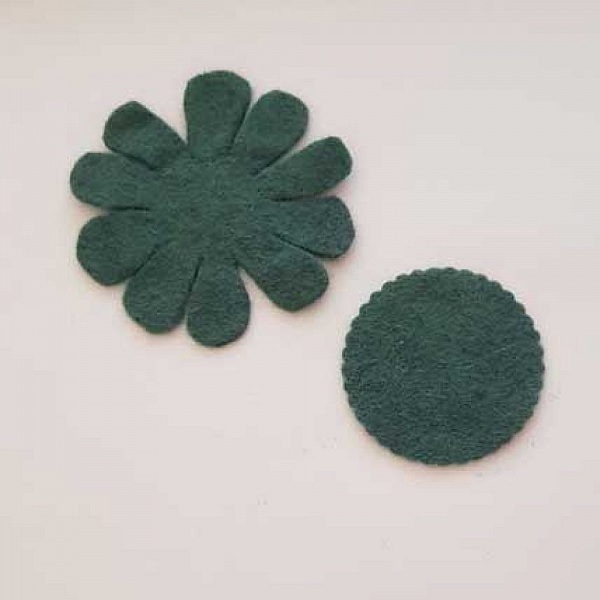Jolie petite fleur en Feutrine 45 mm et 60 mm N&deg;16-18 x 2 pi&egrave;ces