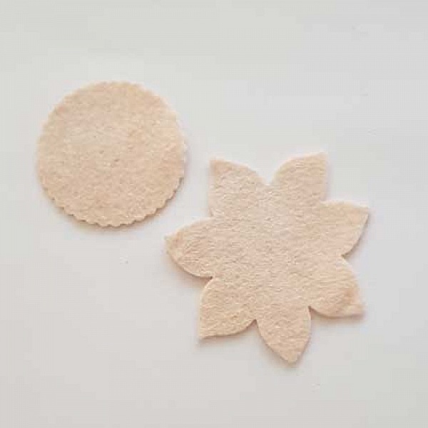 Jolie petite fleur en Feutrine 45 mm et 60 mm N&deg;19-05 x 2 pi&egrave;ces