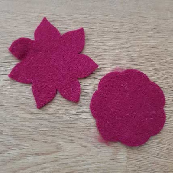 Jolie petite fleur en Feutrine 50 mm et 60 mm N&deg;04-3 x 2 pi&egrave;ces