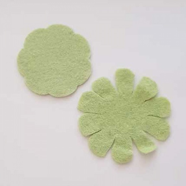 Jolie petite fleur en Feutrine 50 mm et 60 mm N&deg;11-14 x 2 pi&egrave;ces