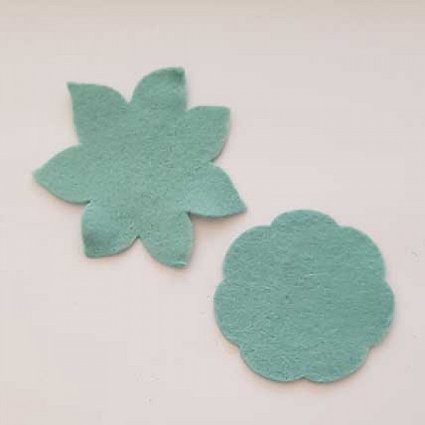 Jolie petite fleur en Feutrine 50 mm et 60 mm N&deg;15-03 x 2 pi&egrave;ces