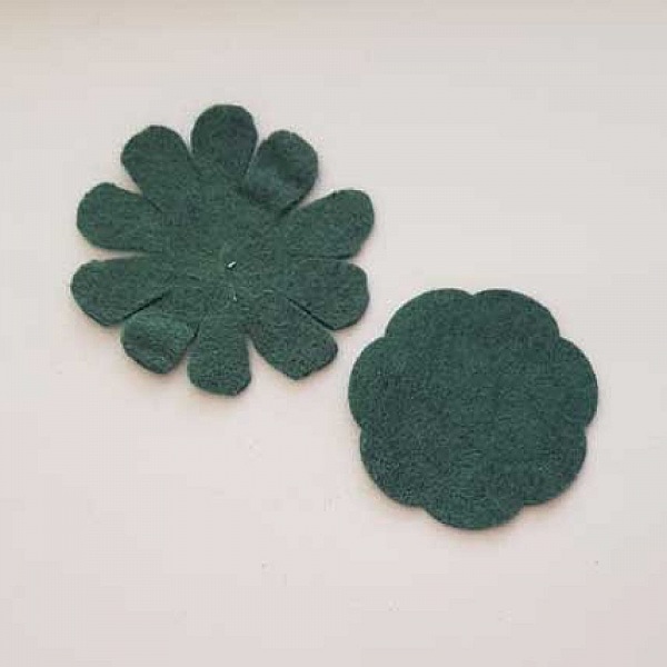 Jolie petite fleur en Feutrine 50 mm et 60 mm N&deg;16-14 x 2 pi&egrave;ces