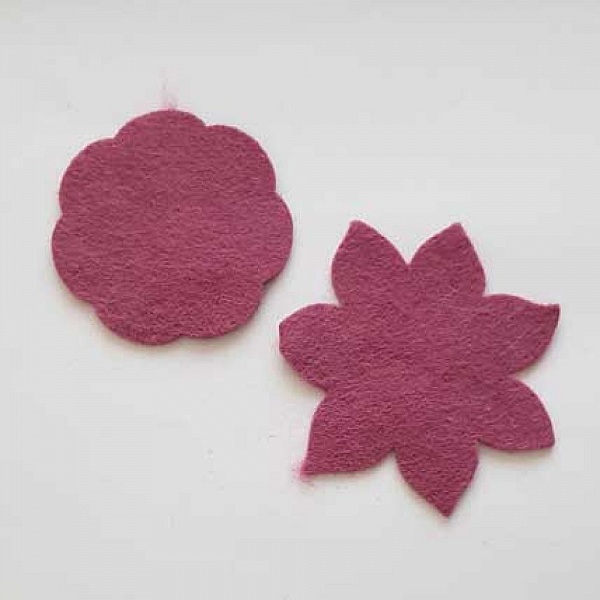 Jolie petite fleur en Feutrine 50 mm et 60 mm N&deg;20-03 x 2 pi&egrave;ces