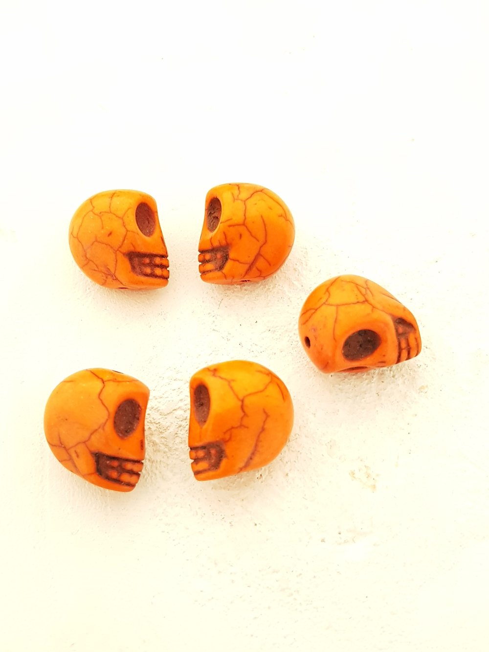 Lot 01 T&ecirc;tes de mort en Howlite teint&eacute;s 18 mm
