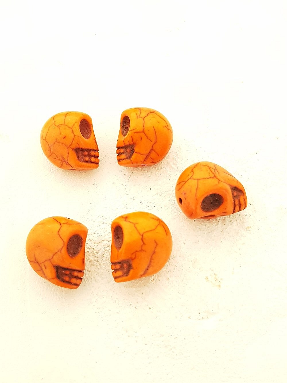 Lot 01 T&ecirc;tes de mort en Howlite teint&eacute;s 18 mm