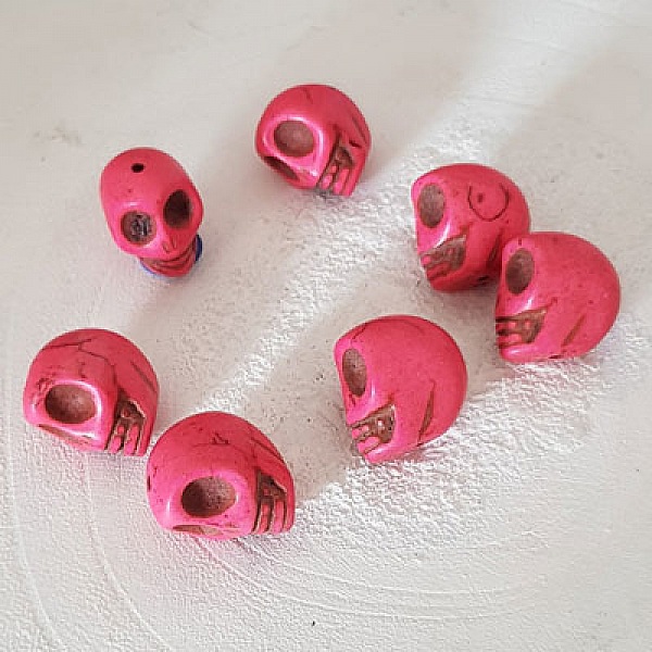 Lot 11 T&ecirc;tes de mort en Howlite teint&eacute;s 18 mm