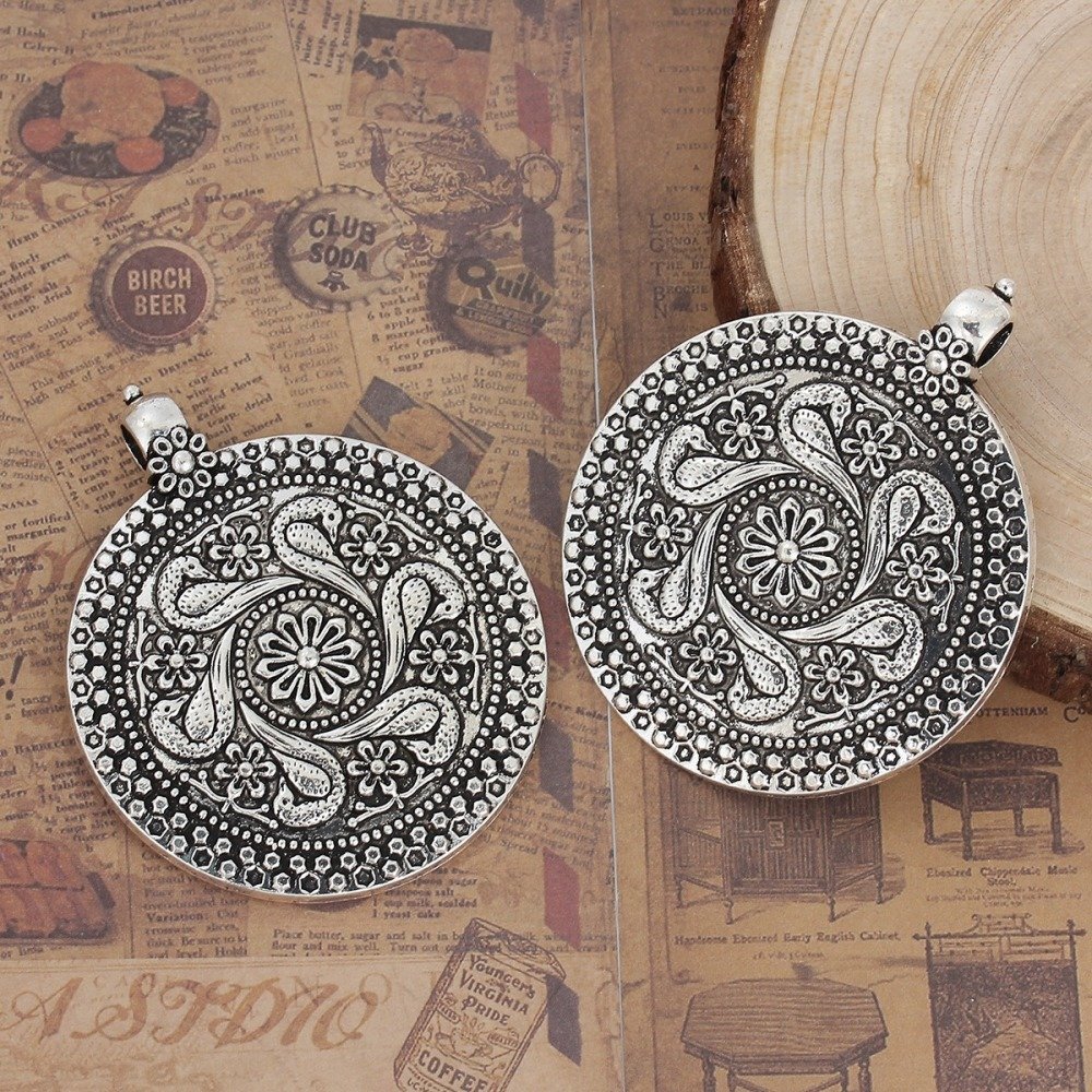 Pendentif N&deg;000 Style Boh&egrave;me en Alliage Rond Fleur Argent Vieilli 71 mm x 59 mm