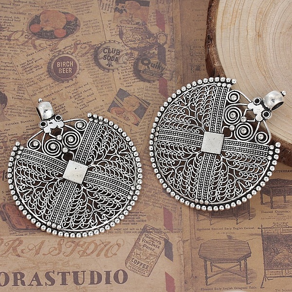 Pendentif N&deg;001-A en Alliage Rond Fleur Creux Argent Vieilli 74 mm x 64 mm