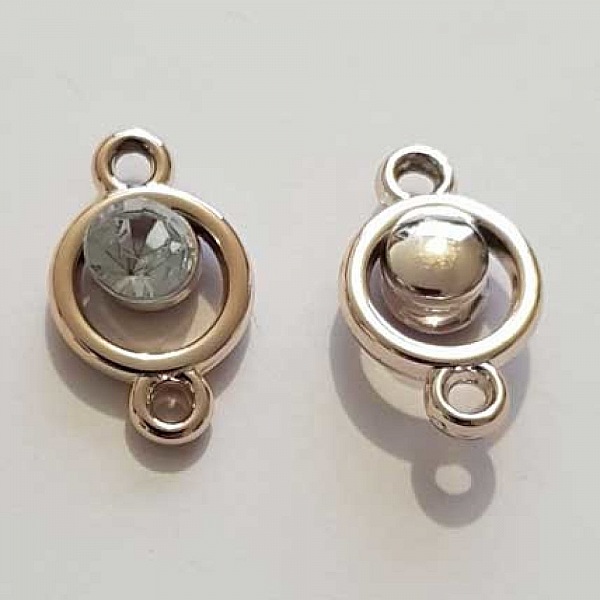 Pendentif en plastique et strass acrylique rond entre deux N&deg;03 blanc