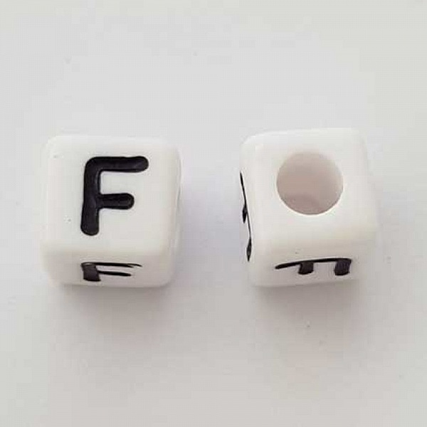 Perle Carr&eacute; Lettre F Blanc Noir 8mm