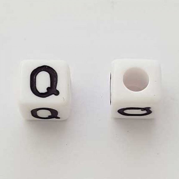 Perle Carr&eacute; Lettre Q Blanc Noir 8mm