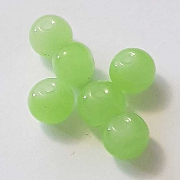 Perles en verre rondes vert clair de 8 mm.