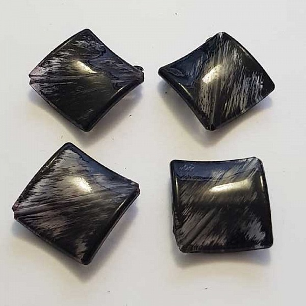 Perle acrylique carr&eacute; noir 29 mm