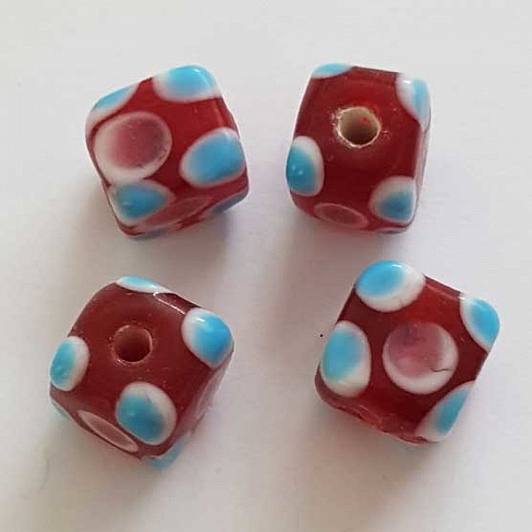 Perle fantaisie carr&eacute; c&eacute;ramique rouge 11 mm N&deg;01