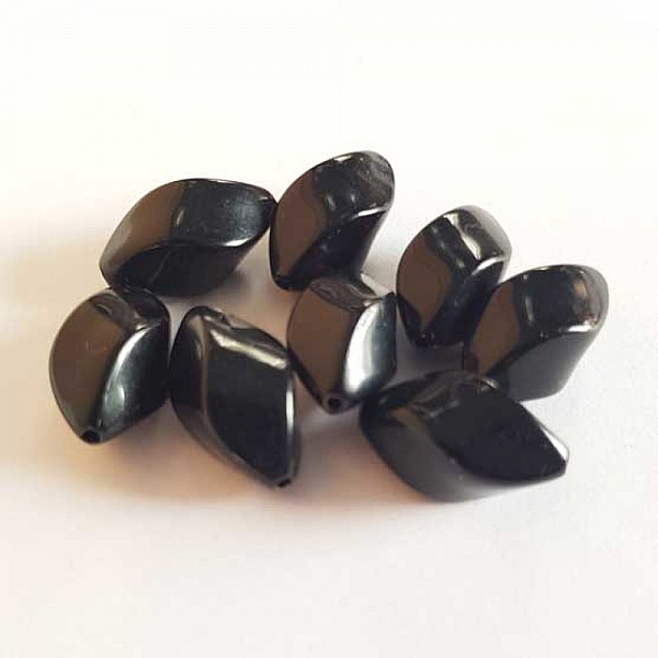 Perle fantaisie plastique ovale noir 20 mm N&deg;01