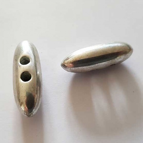 Perle ovale 2 trous en CCB ( Plastique dur et l&eacute;ger ) argent&eacute; galet 36 mm 08