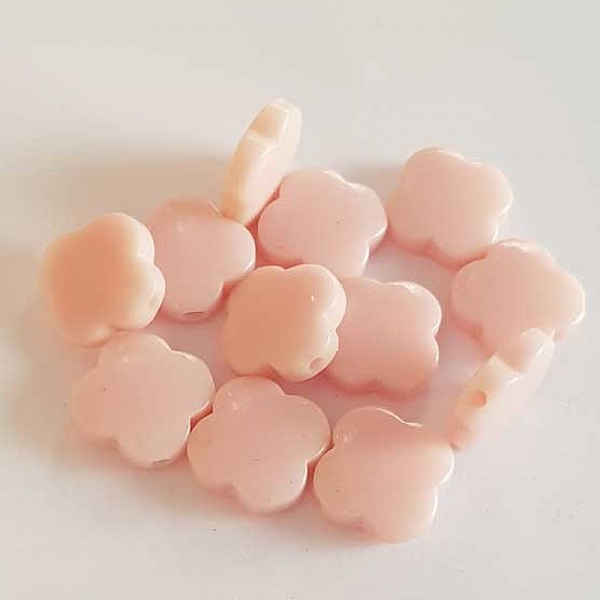 Perle plate plastique carr&eacute; rose 13 mm N&deg;01