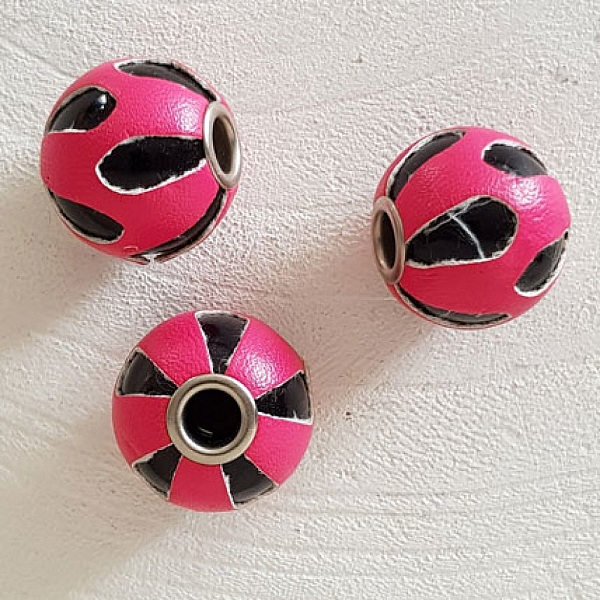 Perle ronde en cuir N&deg;05 Fushia