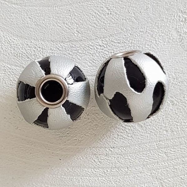 Perle ronde en cuir N&deg;08 Argent&eacute;