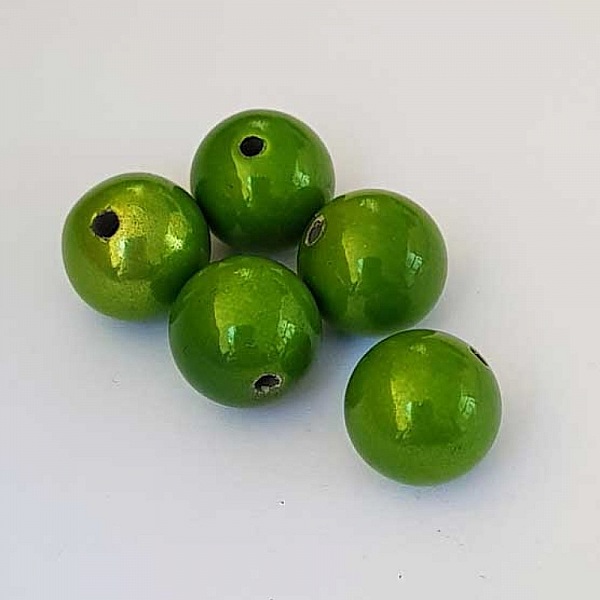 Perle ronde plastique brillante vert 12 mm N&deg;003