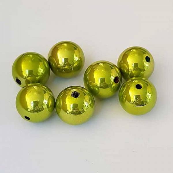 Perle ronde plastique brillante vert 12 mm N&deg;004