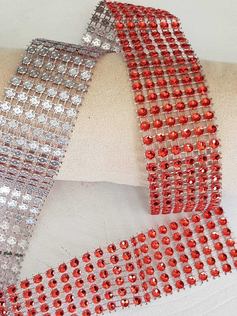 Ruban Strass N&deg;03 Rouge par 0.50 cm.