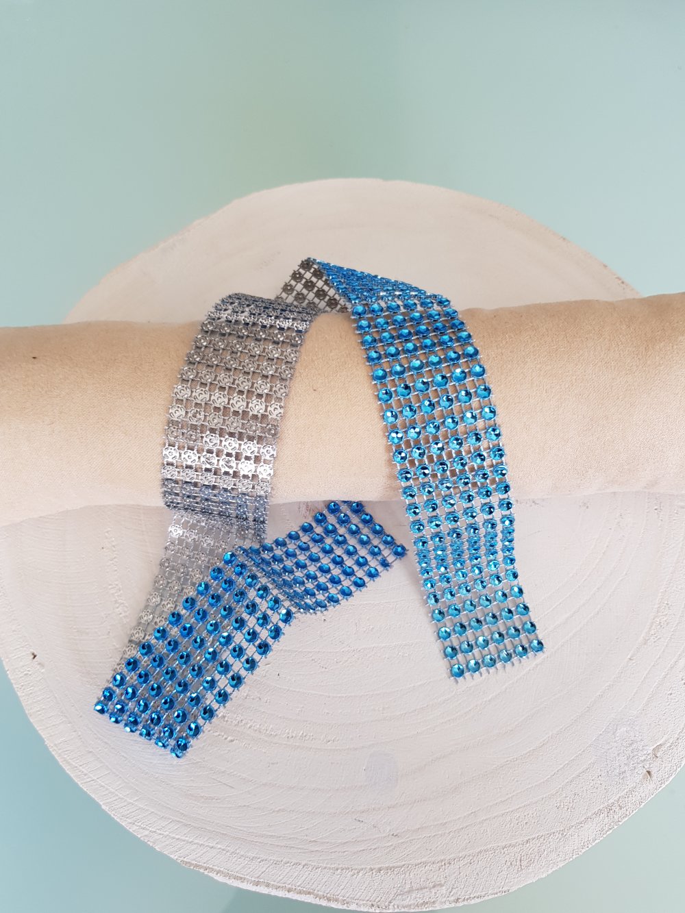 Ruban Strass N&deg;04 Bleu Turquoise par 0.50 cm.