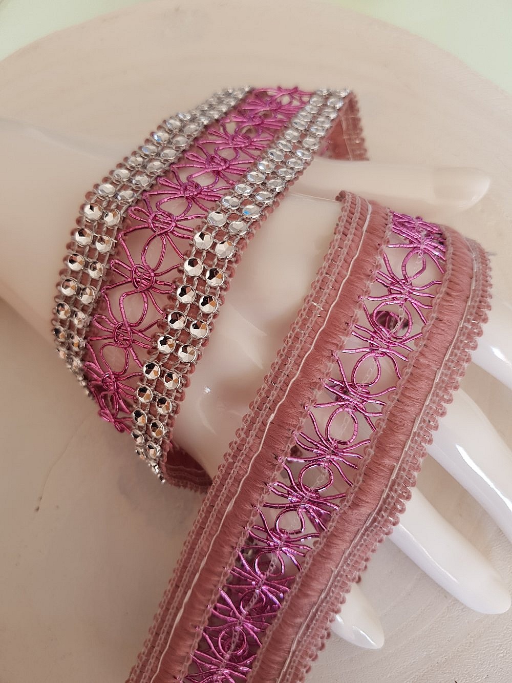 Ruban Strass N&deg;06 Argent et Rose par 0.50 cm.