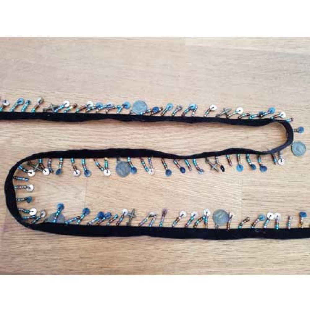 Ruban noir sequin m&eacute;daille perle N&deg;01