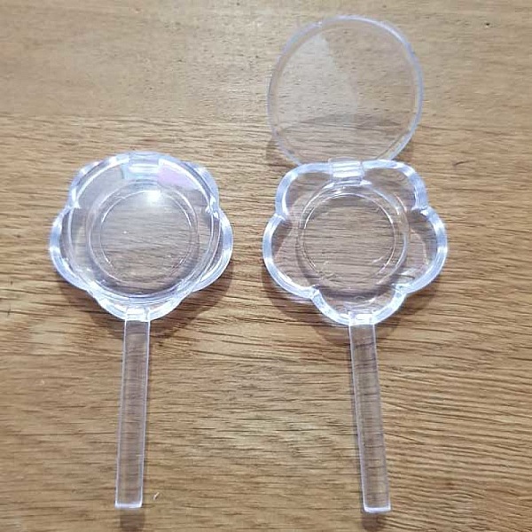 Sucette plastique &agrave; garnir