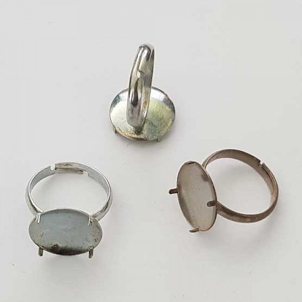 Support de bague r&eacute;glable avec plateau 4 griffes argent&eacute; N&deg;03