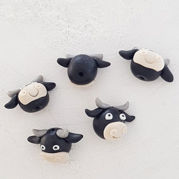 T&ecirc;te de vache en p&acirc;te polym&egrave;re