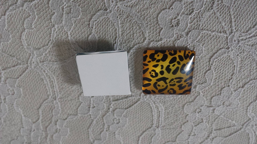 Cabochon carré en verre 25mm motif léopard.