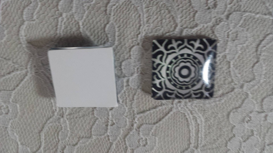 cabochon carr&eacute; en verre 25mm 013 