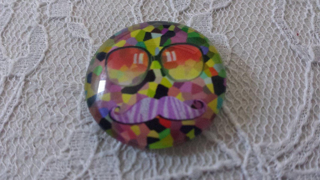 cabochon rond en verre 25mm moustache 040 