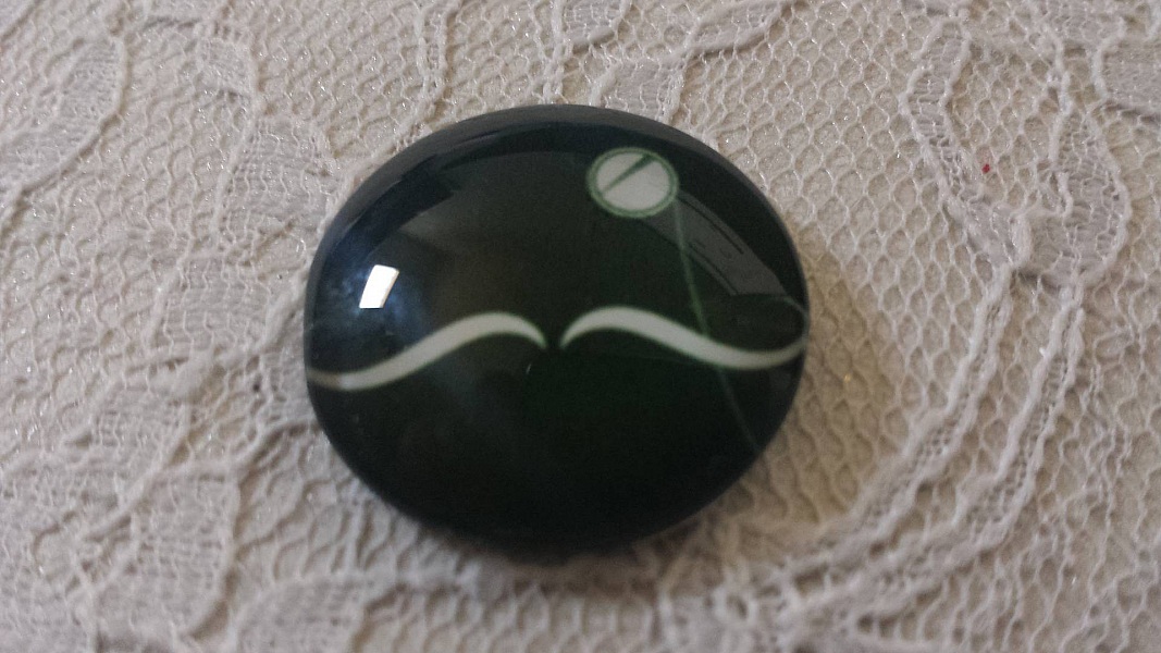 cabochon rond en verre 25mm moustache 039 