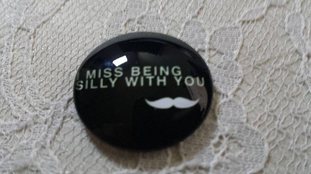 cabochon rond en verre 25mm moustache 029 