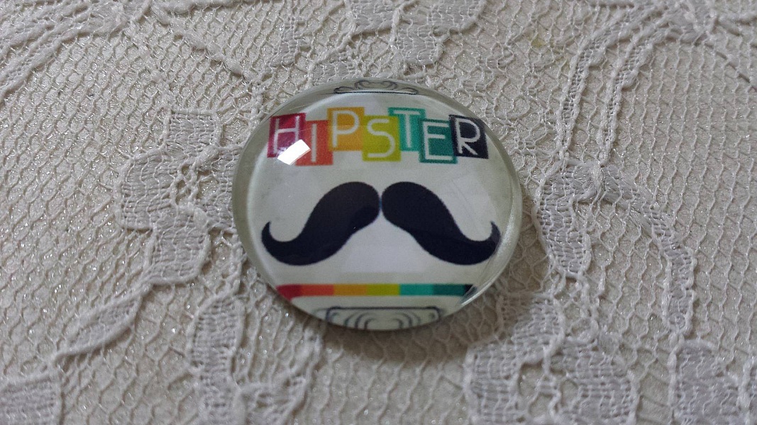 cabochon rond en verre 25mm moustache 003 