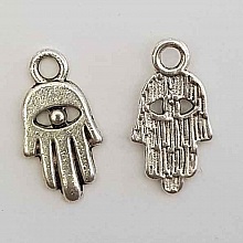 Breloque forme main Hamsa N&deg;01