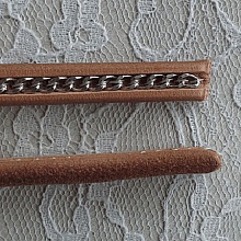Cuir R&eacute;galiz Naturel de 10 mm avec cha&icirc;ne Argent par 20 cm