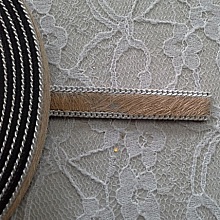 Cuir Plat Veau Beige 10 mm par 20 cm peau et cha&icirc;ne