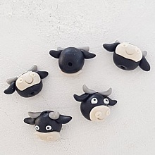 T&ecirc;te de vache en p&acirc;te polym&egrave;re