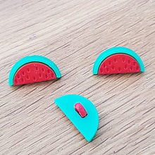 Bouton fantaisie &agrave; motifs pour enfants past&egrave;que N&deg; 04 rouge