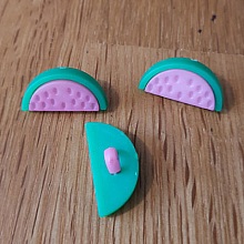 Bouton fantaisie &agrave; motifs pour enfants past&egrave;que N&deg; 06 violet