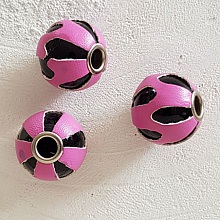 Perle ronde en cuir N&deg;01 Violet clair
