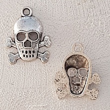 Breloque T&ecirc;te de mort N&deg;05