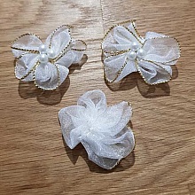 Lot 3 fleurs color&eacute;es Tissus Organza Blanc
