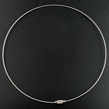1 collier tour de cou fil c&acirc;bl&eacute; rigide gris fermoir &agrave; visser N&deg;01